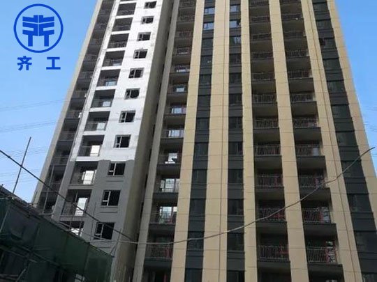 安陽(yáng)巖棉板表面無(wú)裝飾性而且會(huì)有纖維灑落